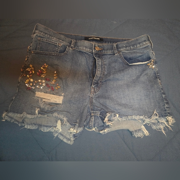 EXPRESS HIGH RISE DISTRESSED JEWEL SHORTS - Picture 1 of 3